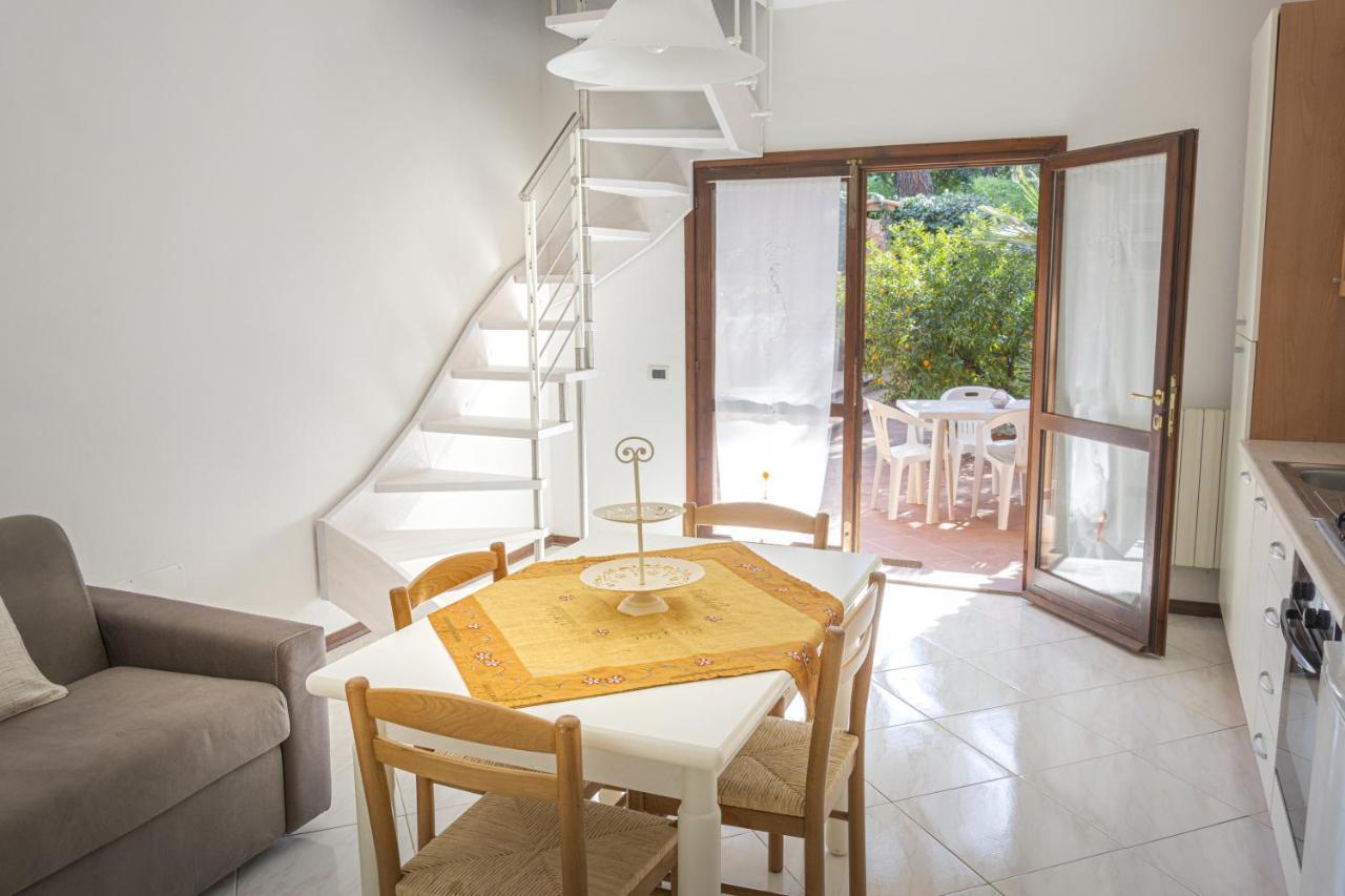 Appartamenti La Casina Porto Azzurro Buitenkant foto