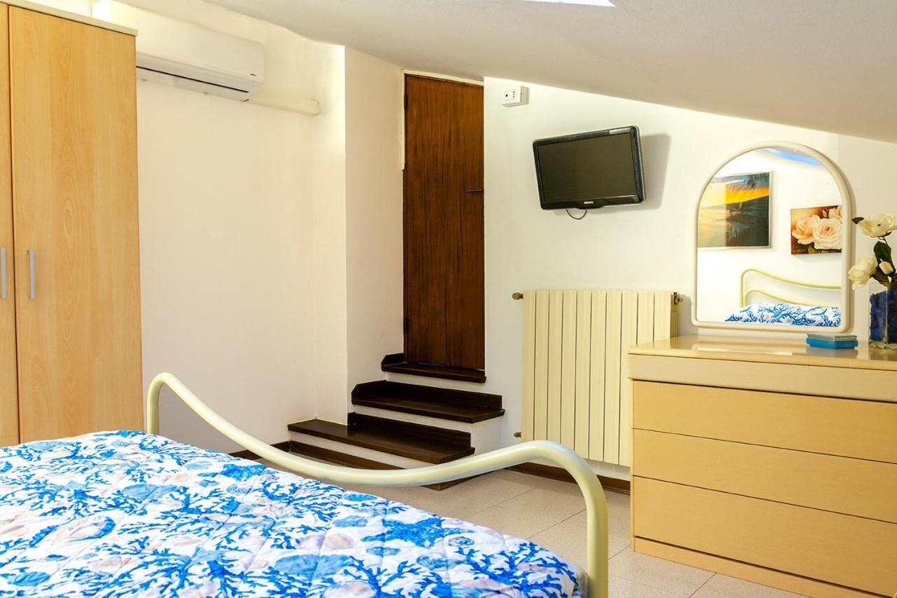 Appartamenti La Casina Porto Azzurro Buitenkant foto